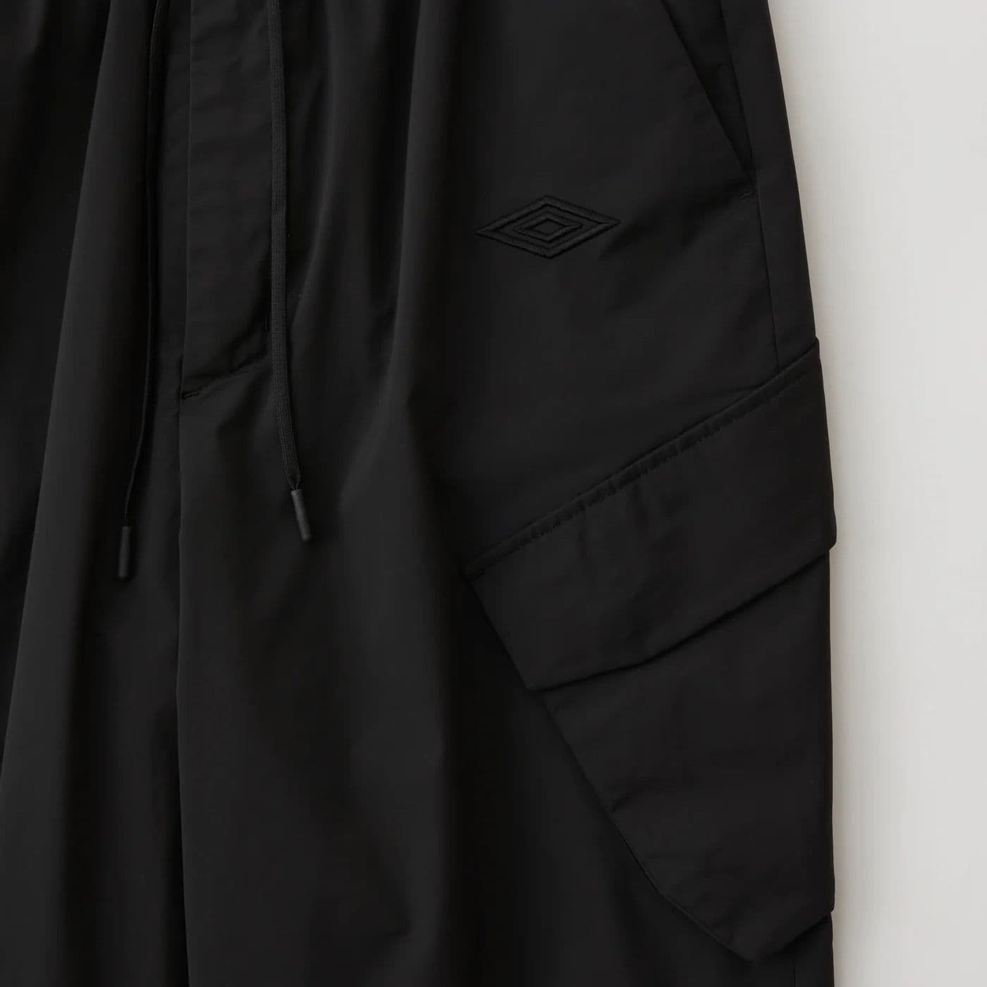 WM × UMBRO EASY CARGO PANTS BLACK - Image 2